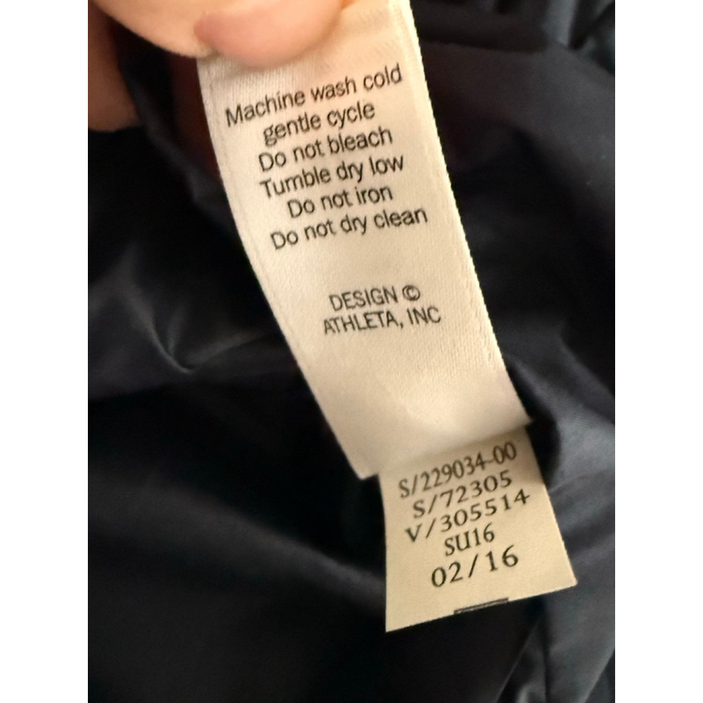 NWT Women’s Athleta Speedwork Vest Navy size XS Water Repellent Long Reflective - Picture 7 of 7